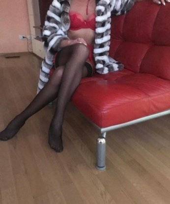 🌹 Я обладаю креативностью и яркой фантазией, которая поможет нам сделать наше свидание по-настоящему запоминающимся. У меня есть уютное место для встреч в центре Москвы, но я также могу приехать к тебе. 💫
Я могу предложить различные услуги, которые идеально подходят под твои желания и фантазии. От нежных эротических массажей до страстного секса, я готова исполнить все твои тайные мечты. 👄
Мои клиенты говорят, что время проведенное со мной - это настоящая находка. Они любят мою открытость, чувственность и профессионализм. Мои фото абсолютно реальны и я всегда выгляжу безупречно.
Жду тебя в Москве, чтобы создать незабываемые воспоминания вместе! 😘 София